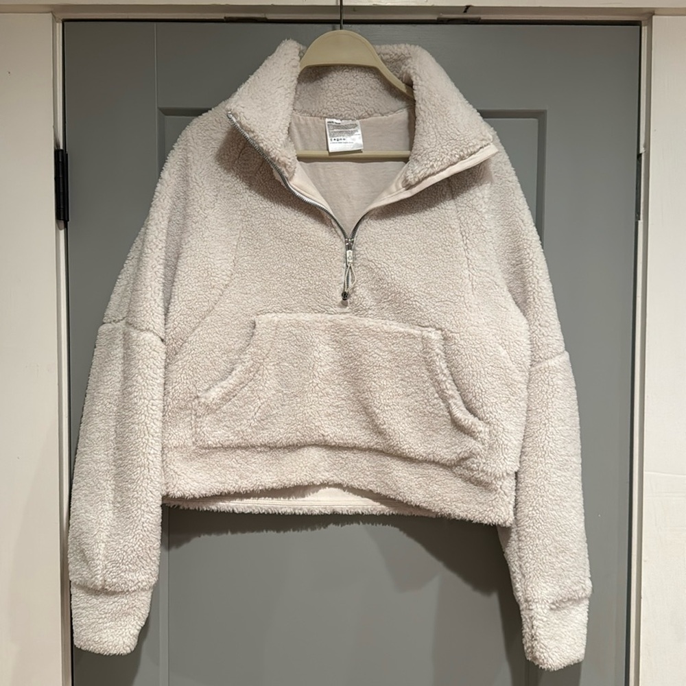 Lululemon Cream teddy bear cropped scuba. Discontinued. Size xs
